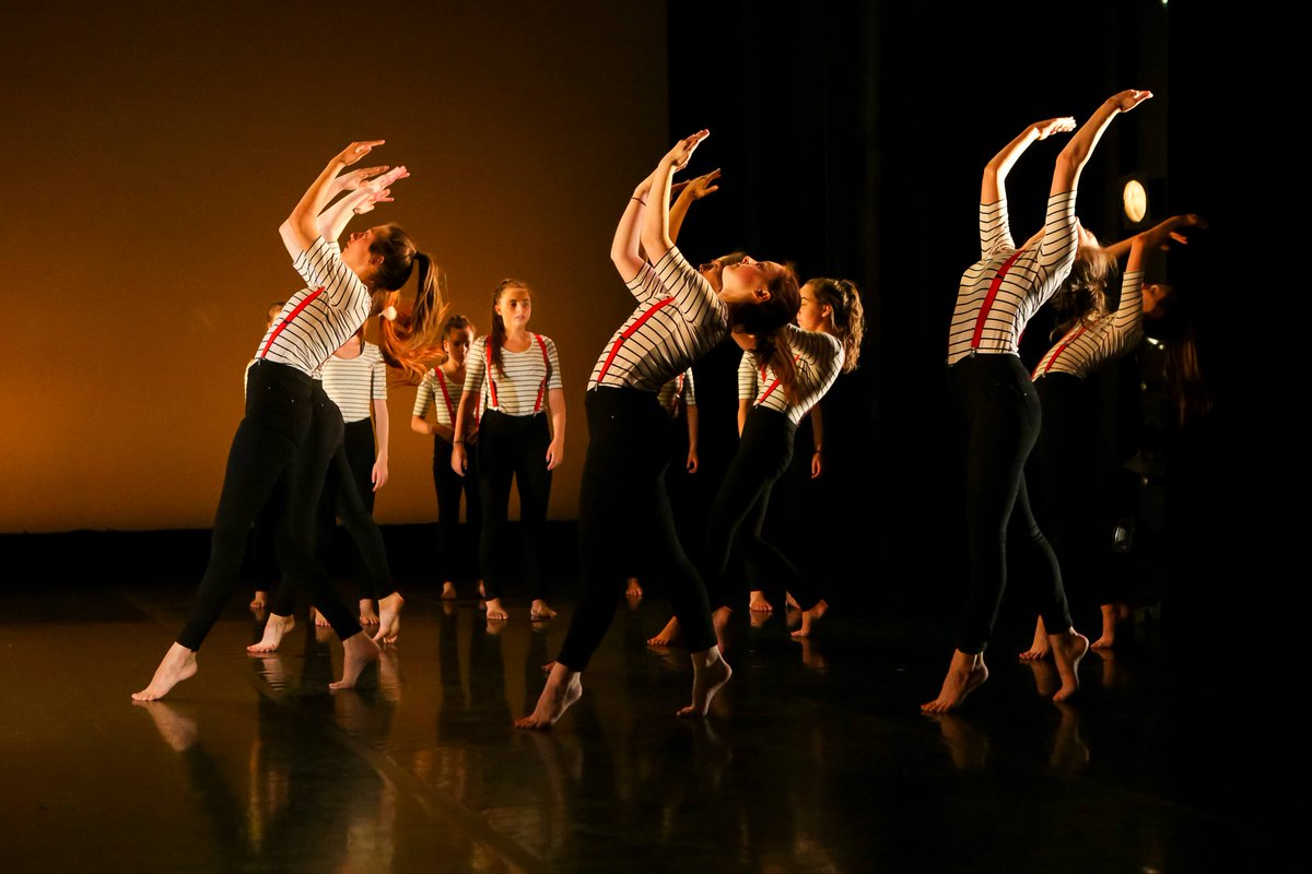 Are you based in the North East &amp; interested in attending weekly high-quality dance training? Phoenix Academy North East is holding auditions this July for 14 -18 year olds. Deadline- noon 29th June <a href="/PDTeducation/">Phoenix Education</a> <a href="/Gateway_Studio/">Gateway Studio</a>  ht.ly/yoD330kpbiU (photo Peter Huggins)