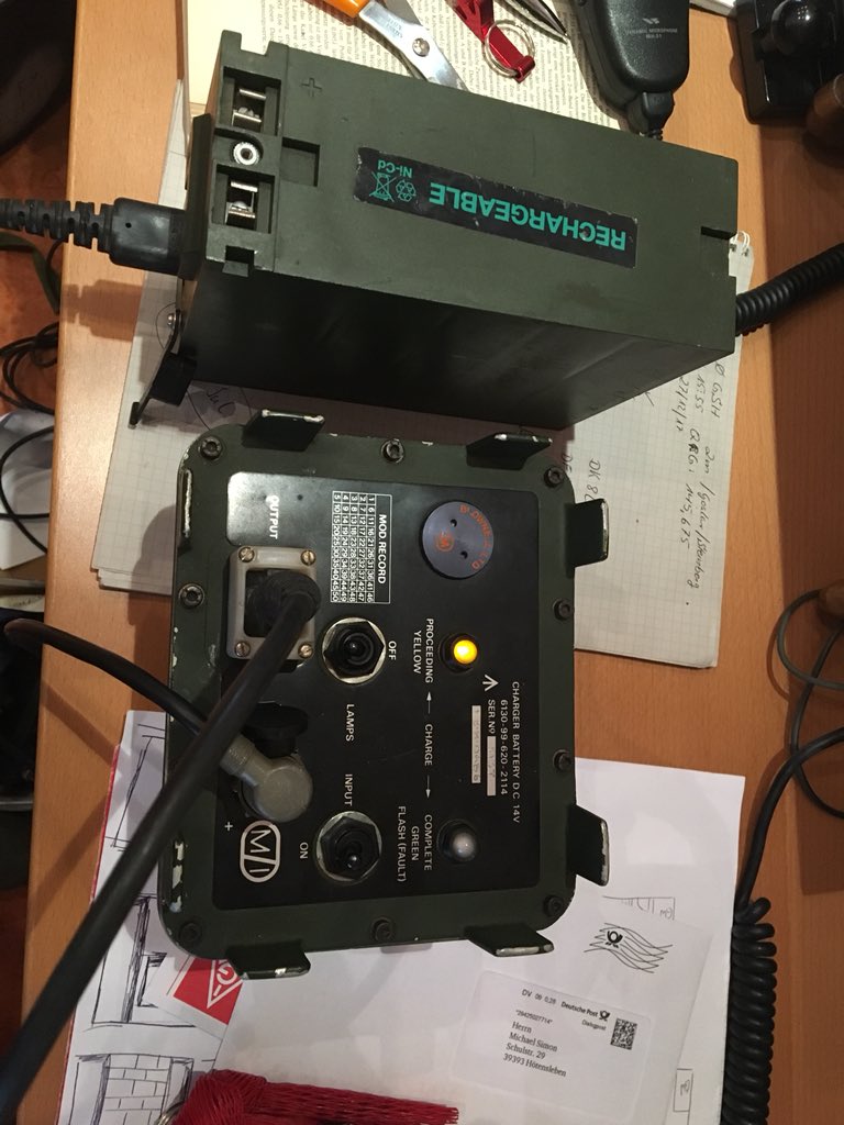 DN1NVA's tweet photo. Charging Batteries from PRC-320 #DARC #Hamradio #hamr #Amateurfunk #swl #UK/PRC-320 #MilitaryRadio https://t.co/KZx5MmjDyZ