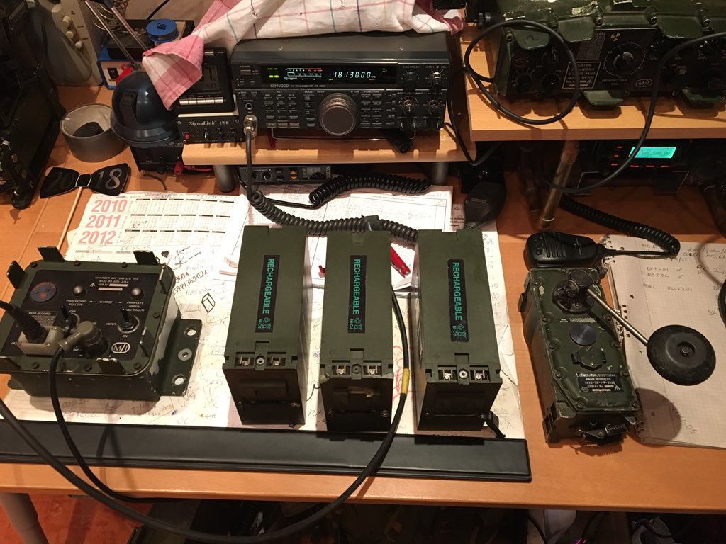 DN1NVA's tweet photo. Charging Batteries from PRC-320 #DARC #Hamradio #hamr #Amateurfunk #swl #UK/PRC-320 #MilitaryRadio https://t.co/KZx5MmjDyZ