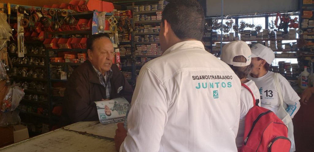 FriasBencomo's tweet photo. En el municipio de Bocoyna, puerta por puerta, refrendamos el compromiso de continuar aportando nuestro mayor esfuerzo y experiencia a favor de los habitantes del distrito 13.
#DeCiudadanxACiudadanx 
Sigamos trabajando juntos...
                                con Rumbo Firme!! https://t.co/UUzJbxjRjg