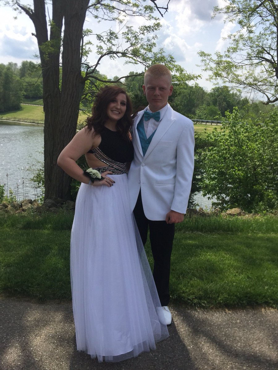 GracieHacker's tweet image. Happy birthday big brother @BarrettHowson have a good day and don’t get too wild🤗