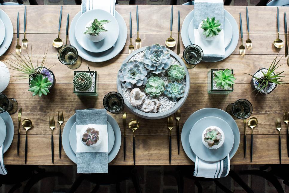 Small touches make a big difference. #Succulents #Geodes #Decor ow.ly/hict30knkre