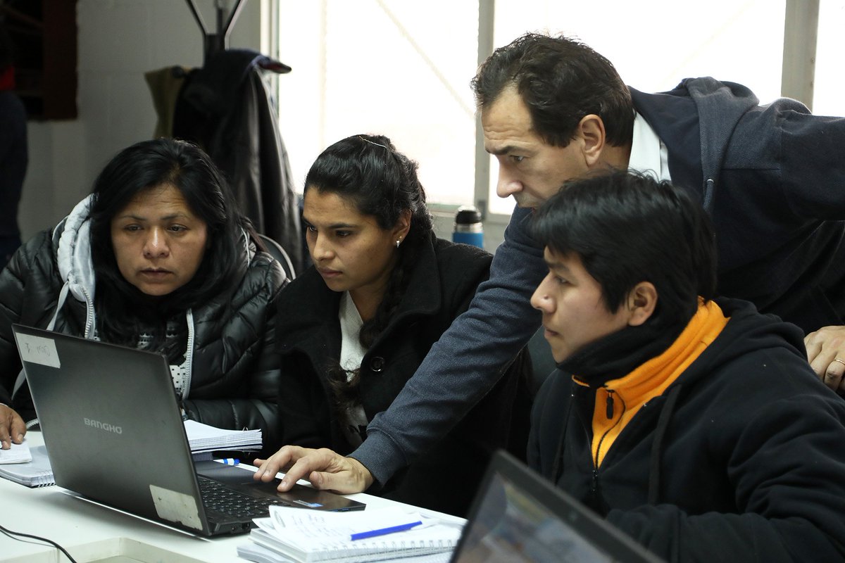 FundacionPROEM's tweet image. ¡ENSEÑAMOS #TestingDeSoftware EN EL BARRIO 31! 🖥️
Potenciamos las habilidades digitales de los jóvenes que más lo necesitan para que ingresen a las industrias del futuro.
Más inclusión digital. Más oportunidades para todos.