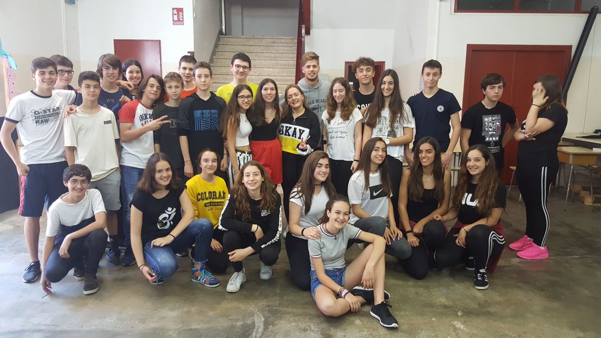 vedrunacent's tweet photo. A l'Escola Sagrats Cors de Centelles hem tingut la col.laboració en el treball de síntesi de tercer de dos ex alumnes i professors de hip-hop: Marta Romeu i Santi Romeu, que han fet un taller pels alumnes. Moltes gràcies! #3ESOSSCC https://t.co/SBkiimbm3s