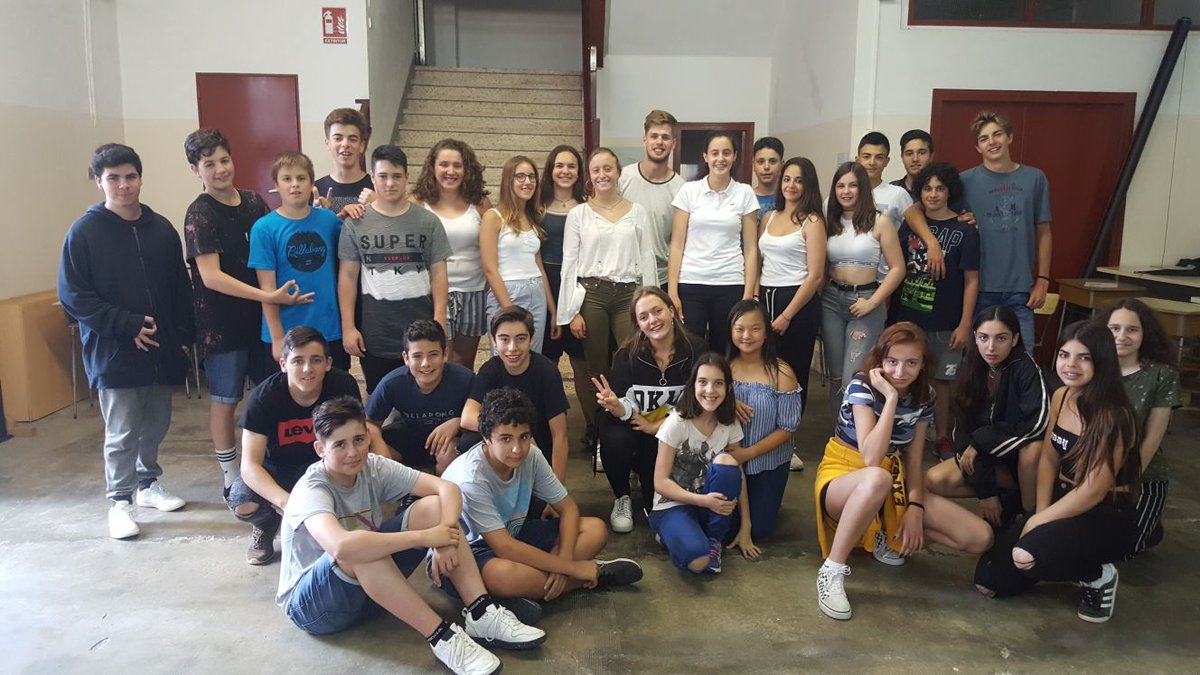 vedrunacent's tweet photo. A l'Escola Sagrats Cors de Centelles hem tingut la col.laboració en el treball de síntesi de tercer de dos ex alumnes i professors de hip-hop: Marta Romeu i Santi Romeu, que han fet un taller pels alumnes. Moltes gràcies! #3ESOSSCC https://t.co/SBkiimbm3s