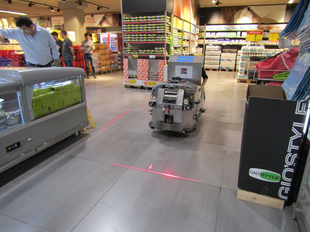 The second real-world demo of FLOBOT was completed in May 2018! The FLOBOT and docking station was used in the Carrefour hypermarket in Carugate (Milan), Italy. #h2020 #FLOBOT #EU_robotics