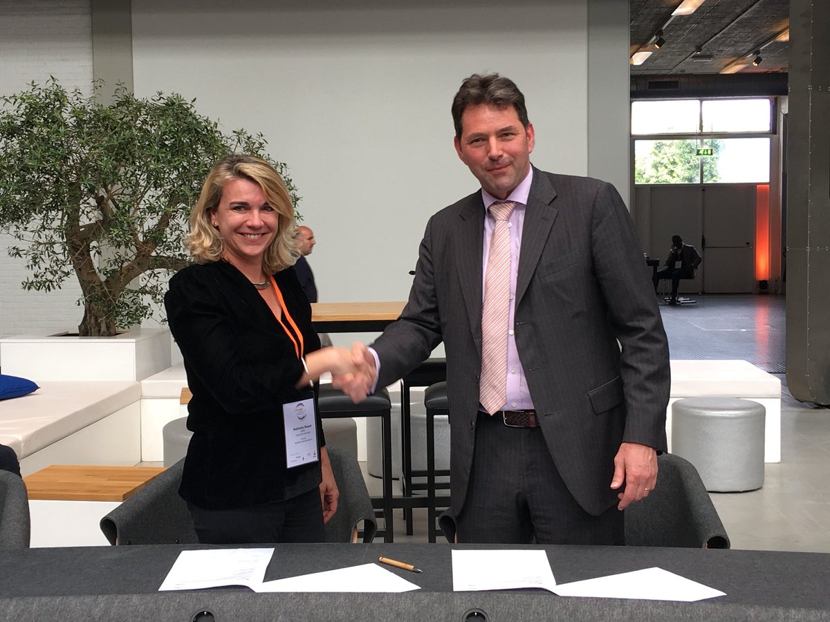 Orée <a href="/AssoOree/">OREE</a> and Holland Circular Hotspot <a href="/CircularHotspot/">HollandCircularHotspot</a> sign agreement for further cooperation.