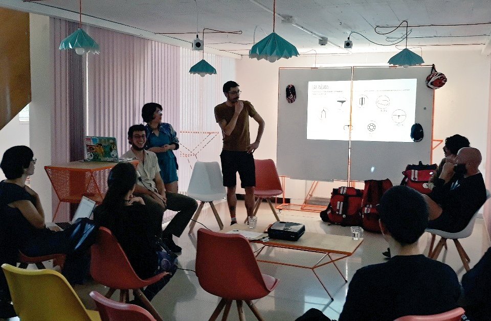 La Pájara Ciclomensajería sale del nido. El primer proyecto que impulsamos se presenta hoy en <a href="/MARES_Madrid/">MARES Madrid</a>. Una iniciativa de reparto de comida en #bicicleta por #Madrid con código abierto #MarEsMovilidad