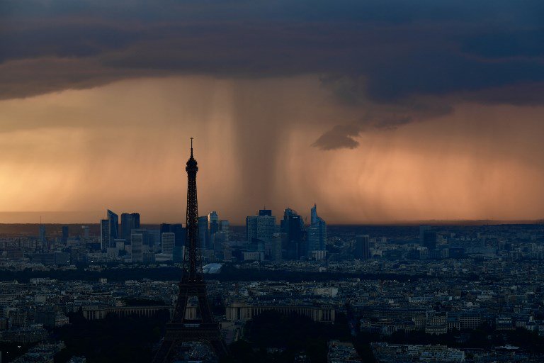 ECORIBOR's tweet photo. #Francia afronta en 24 horas #Lluvias equivalentes a 50 días y aún el Mundo duda de los efectos que veremos en los próximos años con el #CambioClimático https://t.co/xrxjeKrGSm