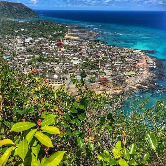 BeauteComores's tweet photo. The city of Ikoni ,  Grande Comore 
مدينة ايكوني،  جزيرة القمر الكبرى.  جزر القمر🌳🌙 . 

ll 📷@haikalrachid ll

O🔴 #Beauteilescomores 🔴O
#Islandsofthemoon
#Plage #beach  #Comoros  #Comores #Ngazidja  #beauty #beauté  #iconi #island 
#القمر_الكبرى #انجزيجة
 #جزر_القمر #جزرالقمر https://t.co/86Vlk5UvLn