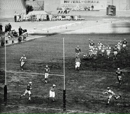 Old Time Football 🏈 on Twitter: BOTD Ray Renfro Ray catches a TD pass  from Otto Graham in the 1954 #NFL Championship. #Browns   / Twitter