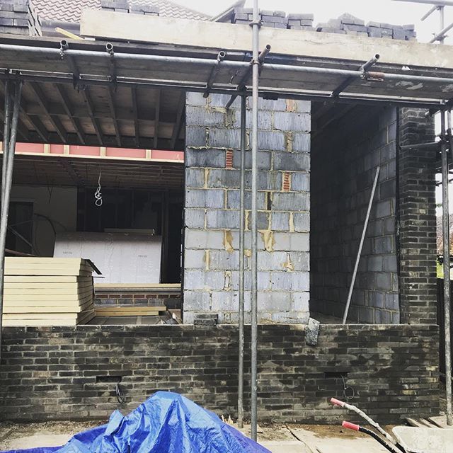 darren_oldfield's tweet photo. The Danish brickwork is nearly finished being laid at our site in Carshalton! Great to see it in the flesh! @egernsund_tegl #bricklaying #onpoint #sitelifeπ· #londonarchitecture #londonextensions #royalnight #DOArchitects #carshaltonbeeches https://t.co/EF4AF9ZS1R https://t.co/yn2EeyuZL2