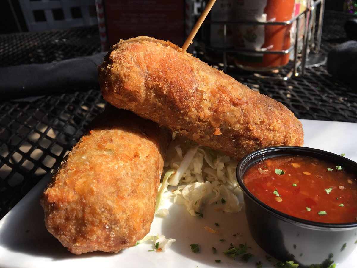 FPNMoreland's tweet photo. Food fusion in its finest form.
Jambalya egg rolls. 
#GoodEats #L5P #Atlanta #CasianFood https://t.co/87i66R6Jms
