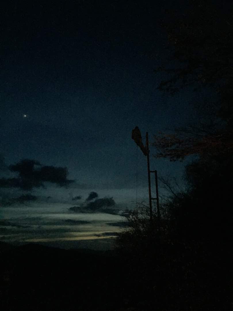 salaprensaCantv's tweet photo. #NuestraConexiónEsConVenezuela culminado tendido aéreo de 7.729 m. de fibra óptica entre El Mamón - Los Quemados, tramo que permitirá llevar servicios de telecomunicaciones a más comunidades de #Falcón. La foto es de Jesús Sánchez, equipo #Cantv #Opsut desplegado en la zona https://t.co/FI7WUEuYoc