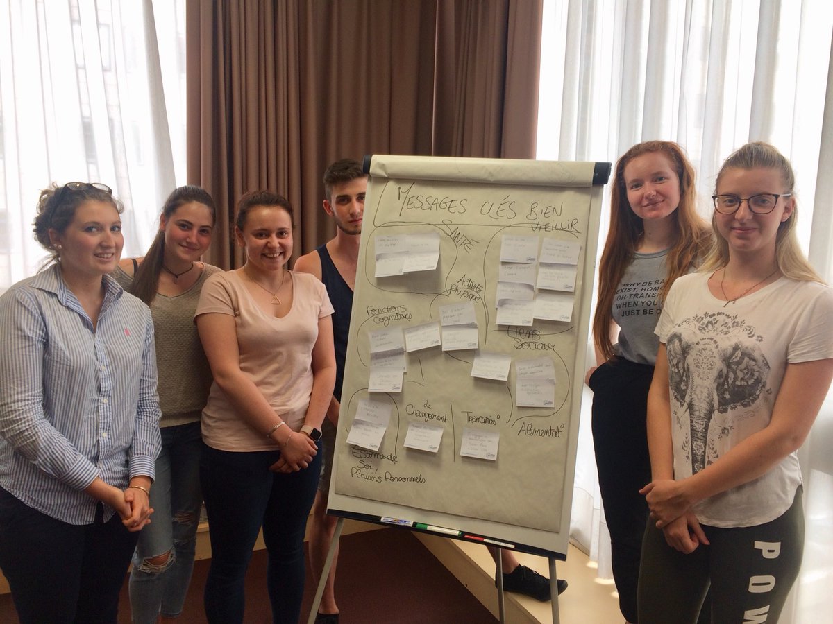 LucileBilland's tweet photo. Présentation de l’action sociale des caisses de retraite à de brillants étudiants infirmiers pour leur projet en #santépublique : la promotion d’une #visionpositive de l’avancée en #âge est l’affaire de tous! #ifsi #bienvieillir #parcoursdesoins @santeprevention @Goncalves_Julie https://t.co/rQ5sQVNI2m
