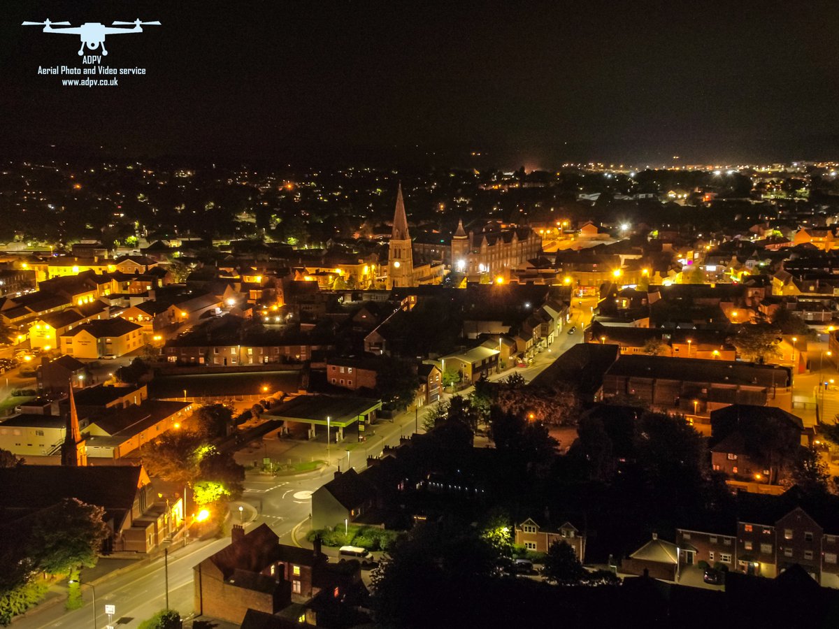 _ADPV's tweet image. One more picture from the other night. Our town is a beautiful place, day and night too.  #Marketharborough. @hfmnews  @explHarborough @riverlevel_1453 @HarbMail @HarboroughDC  @LeicsCountyHall #dronestagram  #drones #dronephotography @mhhockey