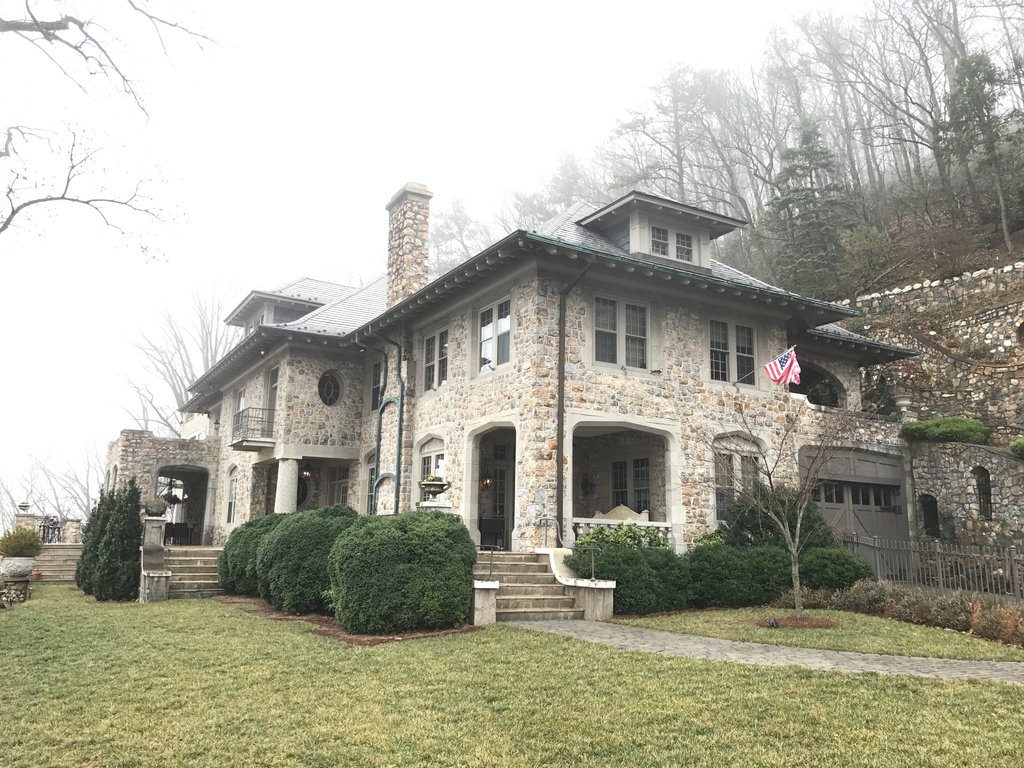 Mill Mountain is a very important part of our community, but do you know the history behind this #Roanoke landmark? Read our blog to learn more. #RoanokeVA #MillMountain buff.ly/2sOUIwp