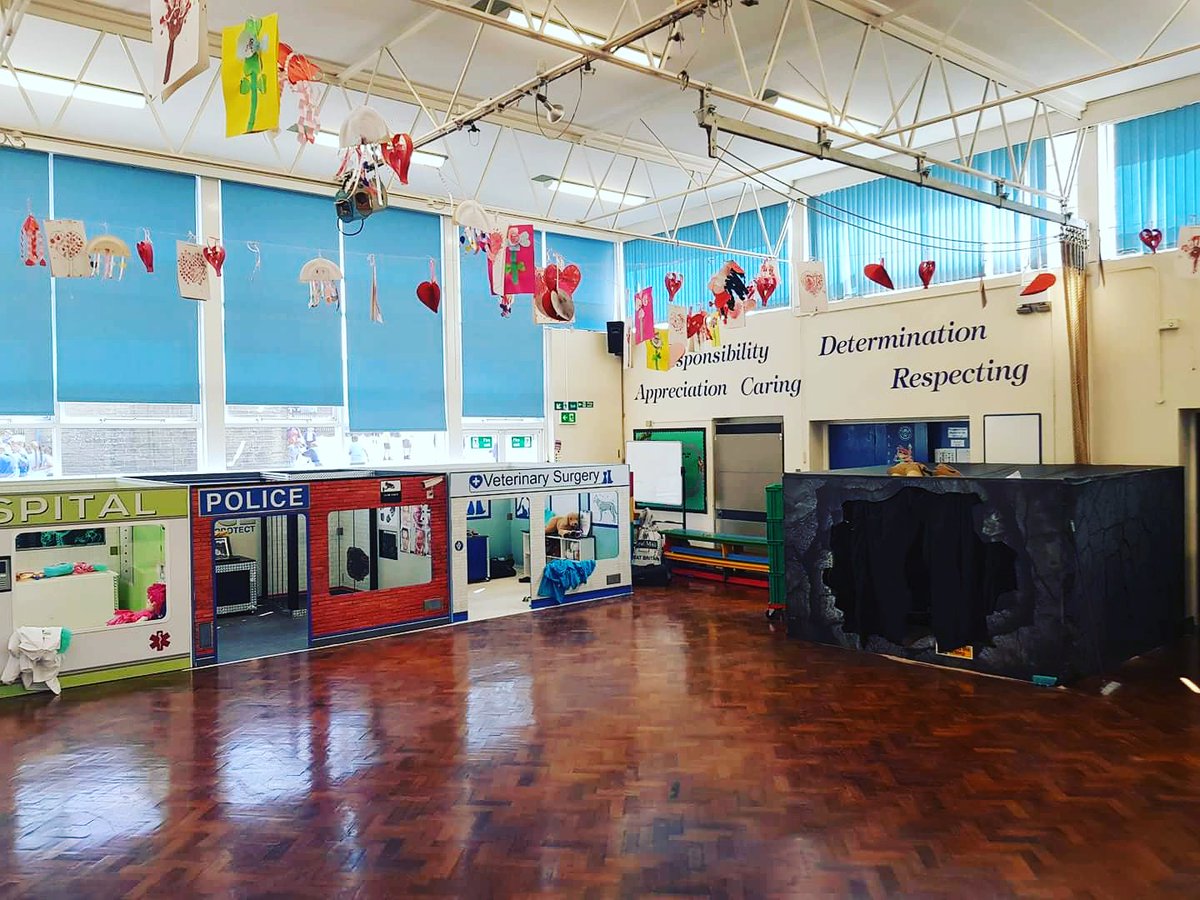 Clevercogslearn's tweet photo. After a busy morning with reception at Huncoat Primary School we are looking forward to a fun packed afternoon with year 2 :-) 

Would your local primary school love our Learning Street? 

https://t.co/7S55PDujat

#shakingupeducation #clevercogslearning #dinodig  #playstreet https://t.co/qGHbUPNR2L