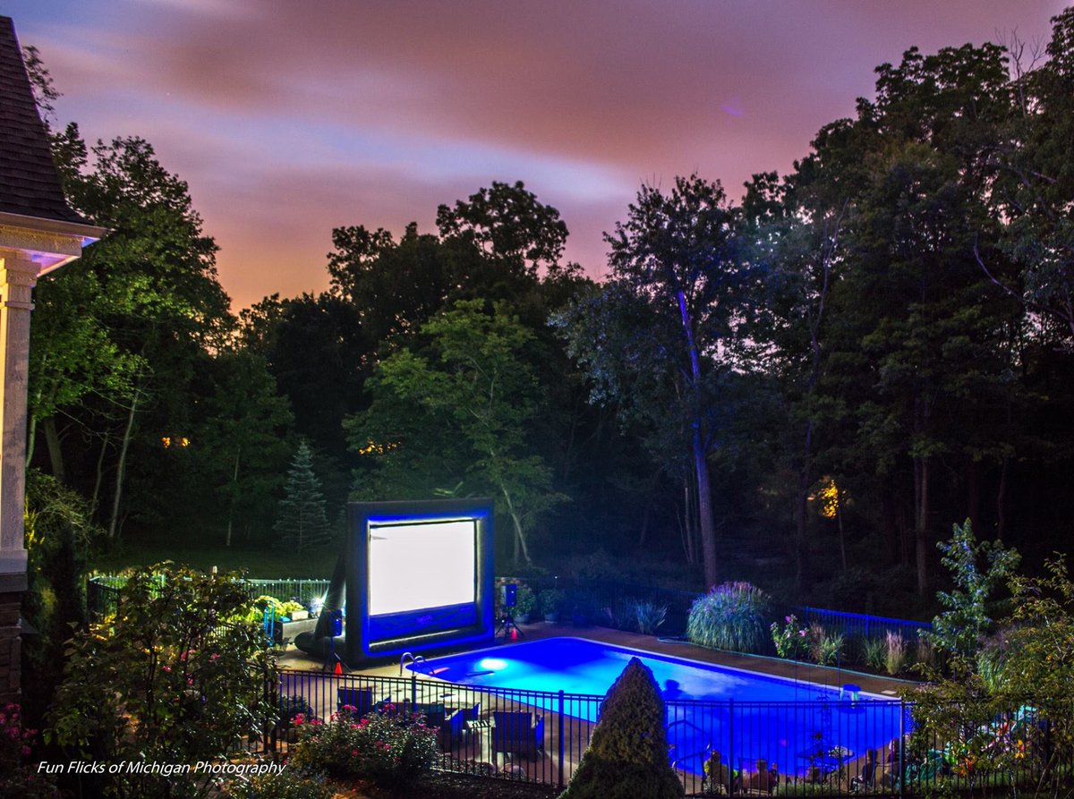 RCreativeInc's tweet photo. [🎬MOVIE NIGHT🍿] Have events to create a greater sense of #community with the residents. We love the  idea of a poolside movie with #FunFlicks outdoor screens. See the variety of screens &amp; packages at https://t.co/ofB4THDvc2
📽️🍕🎞️🏊‍♀️🏊‍♂️ #CommunityEvents #AptLife https://t.co/dUKcdFG9Pr