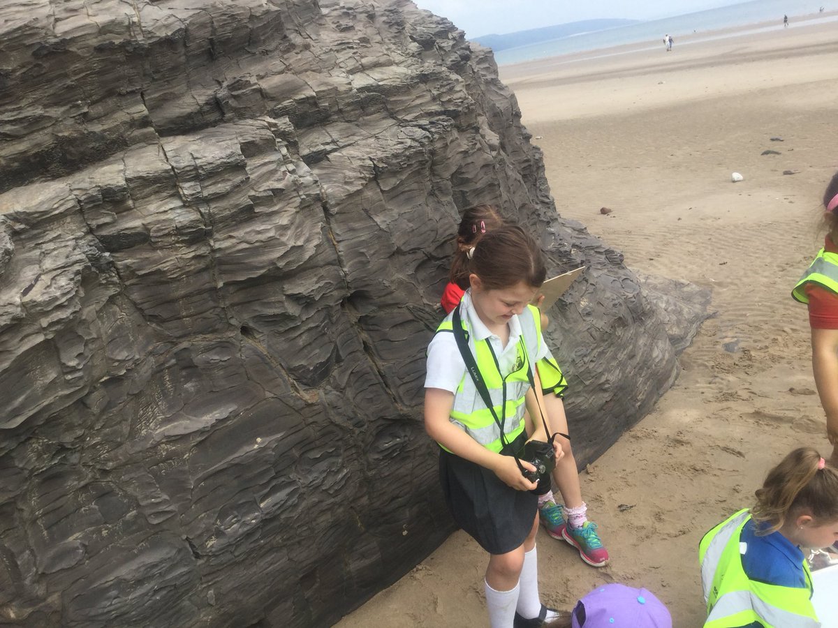 SaundersfootS's tweet photo. 1/2M have loved taking photographs with the 4K cameras on the beach today. Thank you Haydn for your support! 😃 #Scpout https://t.co/0NTfo9HtVl