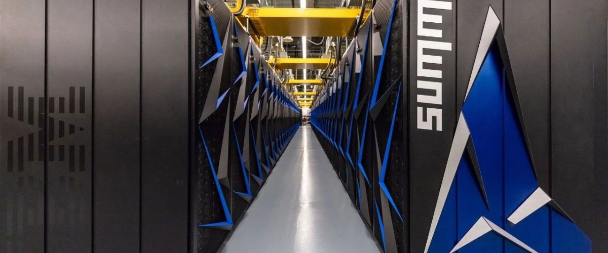 microsiervos's tweet photo. El nuevo superordenador más potente del mundo es el Summit de IBM y alcanza 200 petaflops #ordenadores https://t.co/A5Iy0dRsJ2 https://t.co/HNo0I2hvrF