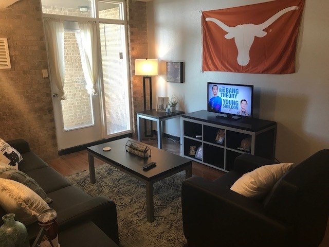 UTowersAustin's tweet photo. Come by and see our model today! Tour today and sign within 48 hours to get all of your signing fees waived! We are filling up quickly for the 18-19 school so come see us soon! We are three blocks from campus. #UT22 #GoneToTexas #TourToday #HookEm https://t.co/8aKPOHndgX