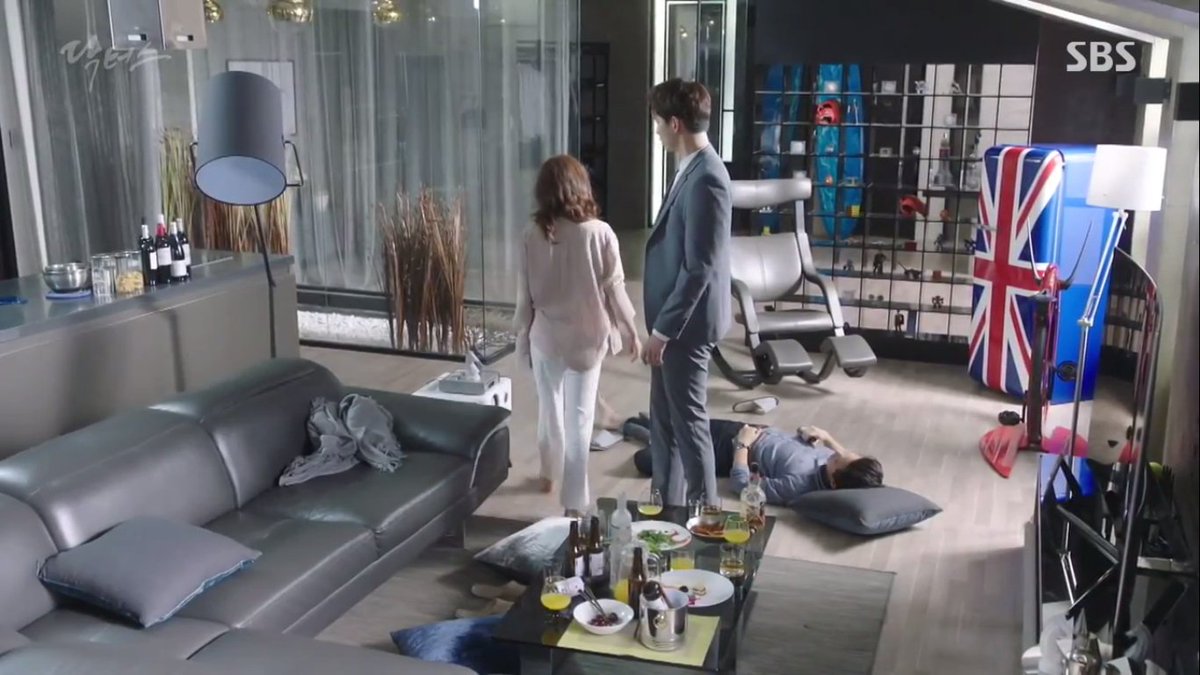 kdramakoala's tweet photo. Makikishower na nga nagpapatimpla pa ng juice... #DCBackHug https://t.co/VwmETMbB0D