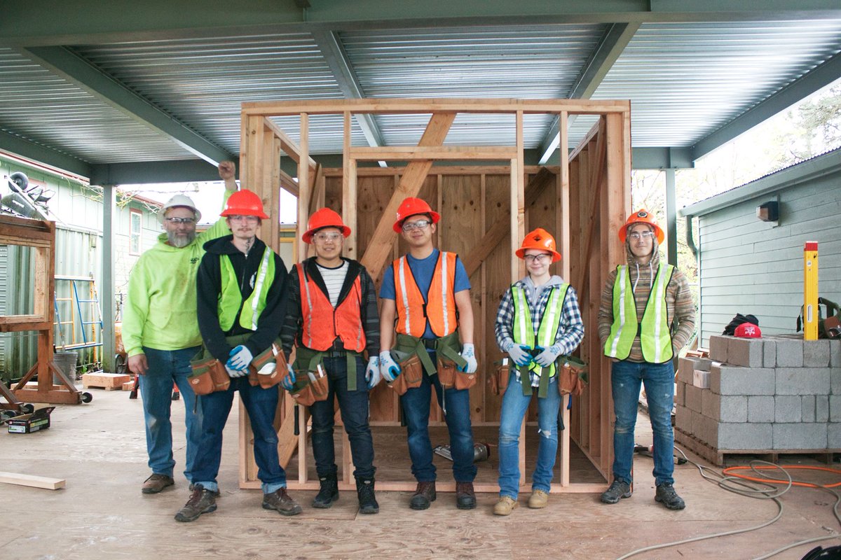 BobSpeltz's tweet photo. The Standard Charitable Foundation awarded $20,000 to @PYBPDX to help redevelop a building that will provide increased access to academic &amp; technology programming for youth who face barriers to success in school. https://t.co/jh3yw2nLm7 #Community https://t.co/TirIRRFWAs