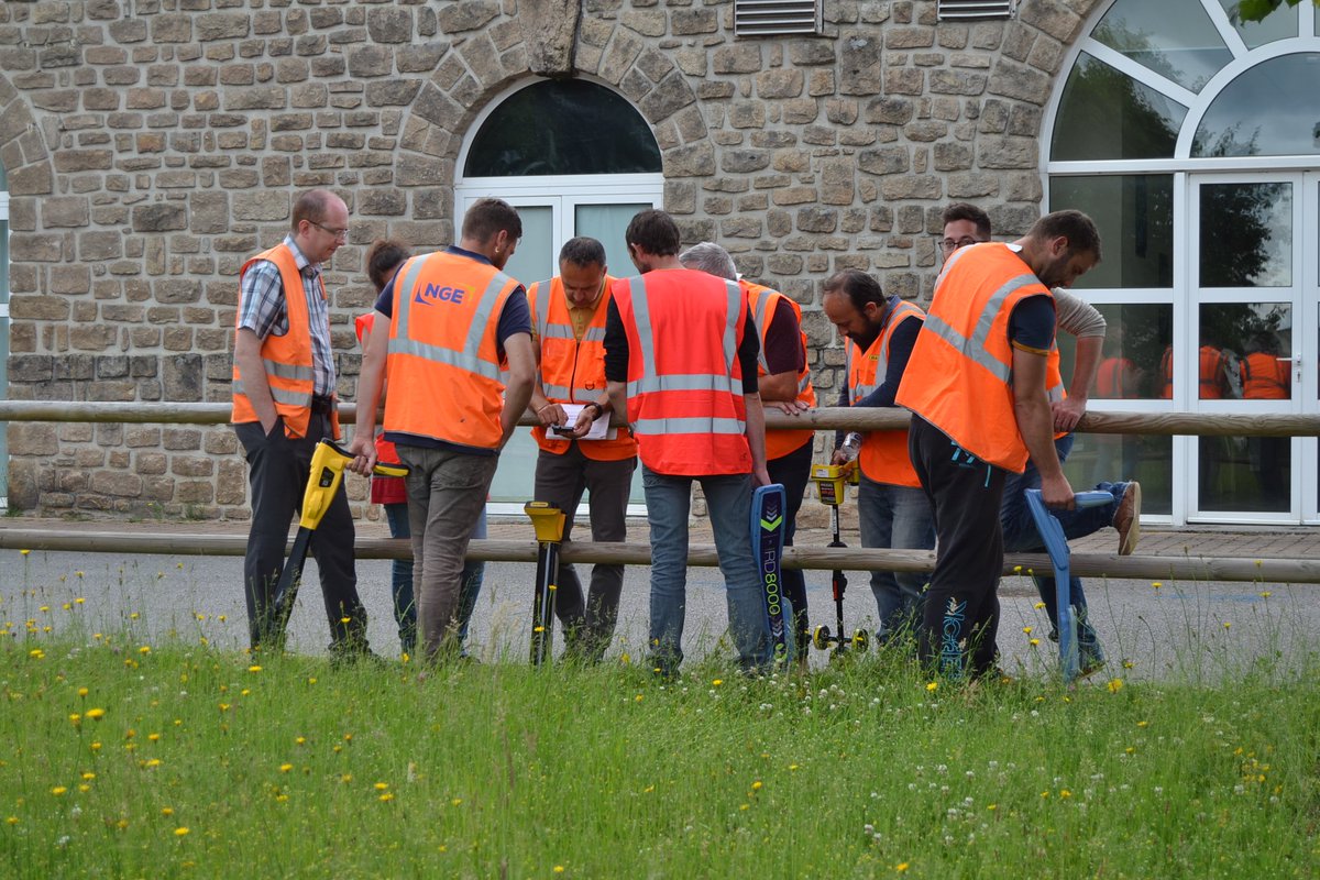 PFTTP's tweet photo. #Formation sur la #ZADEPRE® de la #PFTTP du #Limousin pour une maitrise de la #détection par #électromagnétisme  des réseaux enterrés, encadrée par un expert @jean_larippe https://t.co/PUUQPg5bu5