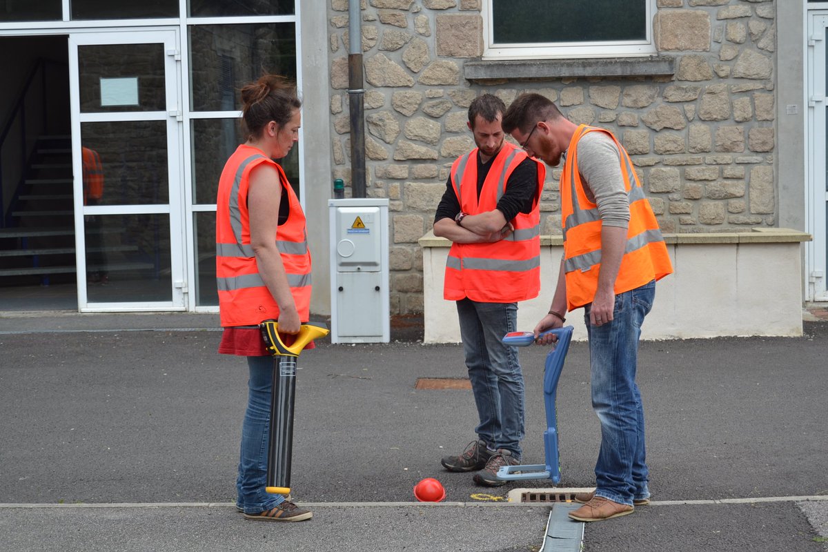 PFTTP's tweet photo. #Formation sur la #ZADEPRE® de la #PFTTP du #Limousin pour une maitrise de la #détection par #électromagnétisme  des réseaux enterrés, encadrée par un expert @jean_larippe https://t.co/PUUQPg5bu5