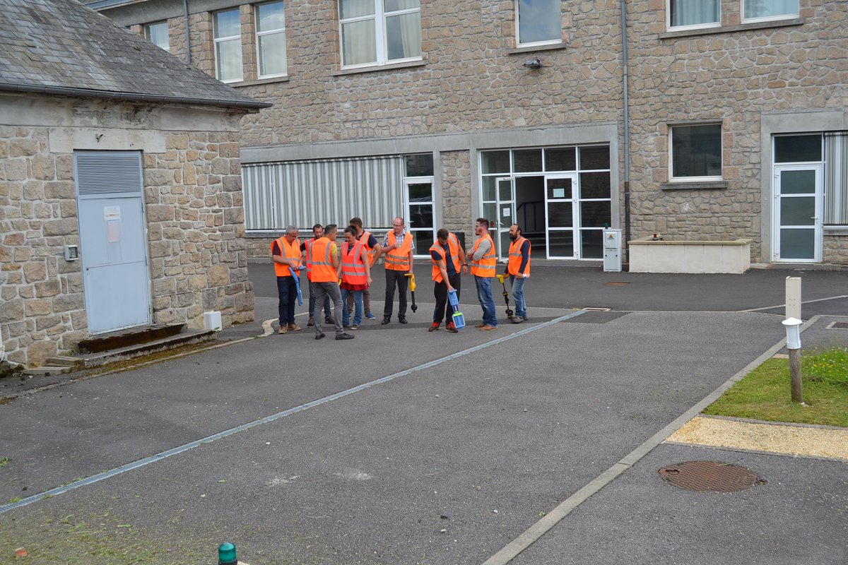 PFTTP's tweet photo. #Formation sur la #ZADEPRE® de la #PFTTP du #Limousin pour une maitrise de la #détection par #électromagnétisme  des réseaux enterrés, encadrée par un expert @jean_larippe https://t.co/PUUQPg5bu5