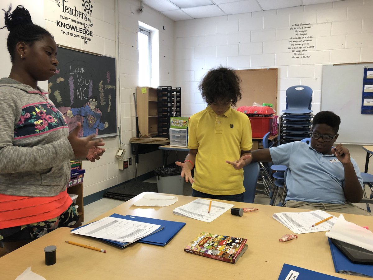 steph_warmoth's tweet image. Teamwork makes dream work. @sdedragons super summer scientists are engaged in weathering exploration. #vcsscience #VCSscientists @rjlucas28 @Cmiller8Miller @MrFlassigVCS @klowrey22 @melissa_marple @tsgeiger