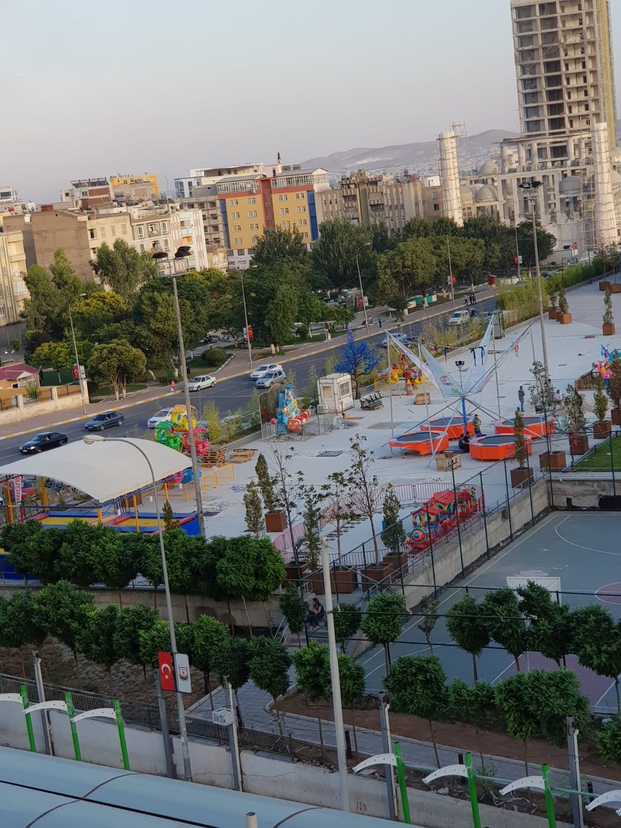 yusuf sabri disli on twitter 11 nisan stadinin yerine yapilan novada park avm sozlesmesinde halka acik tenis kortu olmasi gereken yere beton uzerine cocuk oyun alani yaptiriyor ucretsiz se sorun yok https t co qegt59q801