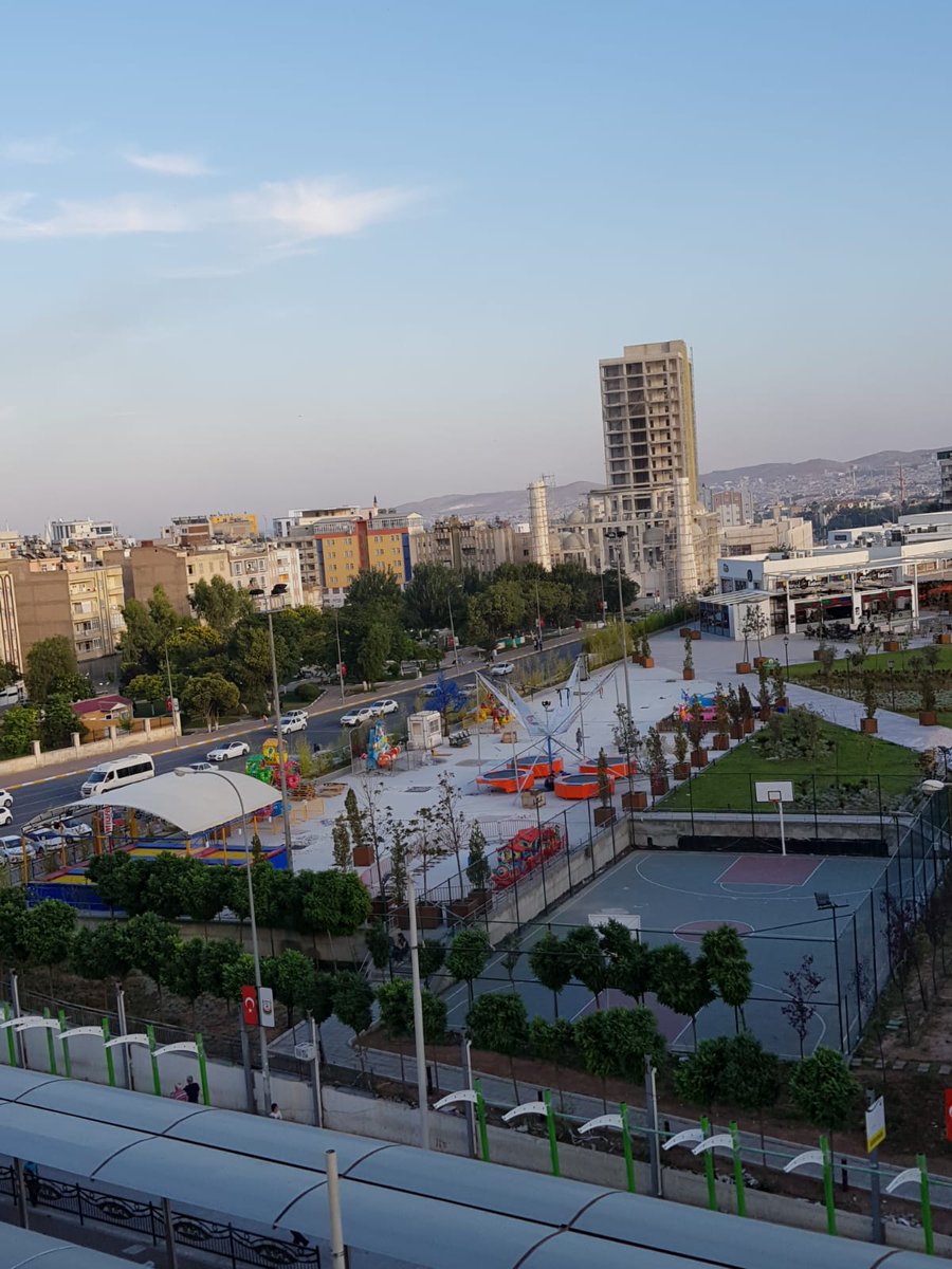 yusuf sabri disli on twitter 11 nisan stadinin yerine yapilan novada park avm sozlesmesinde halka acik tenis kortu olmasi gereken yere beton uzerine cocuk oyun alani yaptiriyor ucretsiz se sorun yok https t co qegt59q801