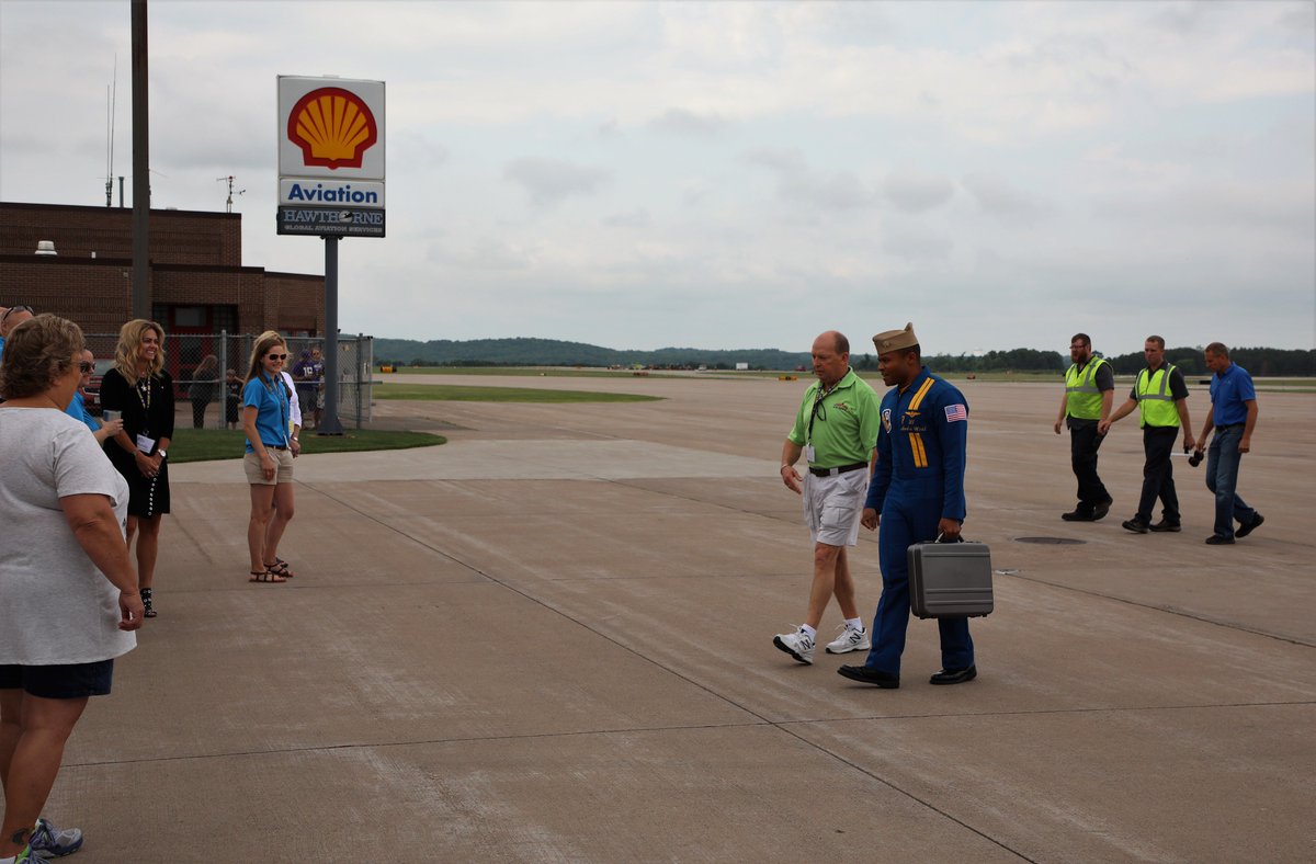 Jet #7 has arrived! Please help us welcome the first member of the <a href="/BlueAngels/">Blue Angels</a> team to Eau Claire! #CVAS18