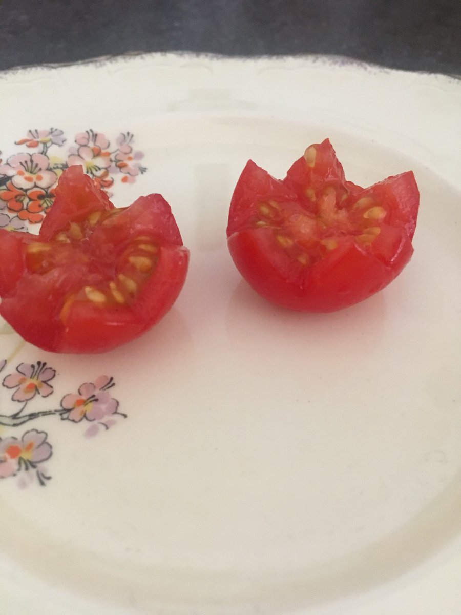 Can YOU vandyke a cherry tomato? Thanks to @keepcalmandfannyon I have just discovered that I can 😆 #cherrytomato #vandyke #fannycradock #vintageplate #tomato #newskill