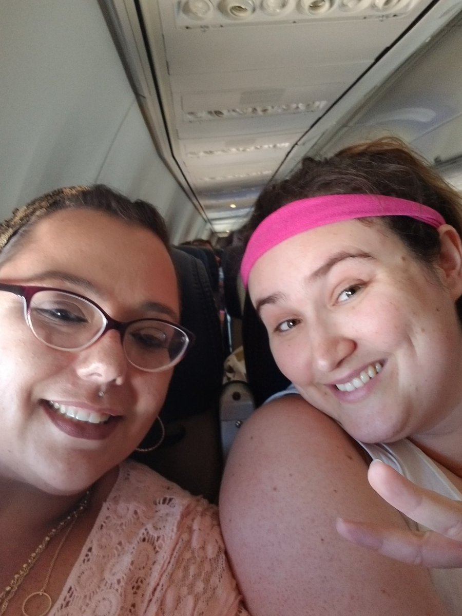 StilettoLC's tweet photo. When you make friends on a plane in just an hour from Phoenix to L.A.  @Miomeinmio lol https://t.co/6l7OY3H90K