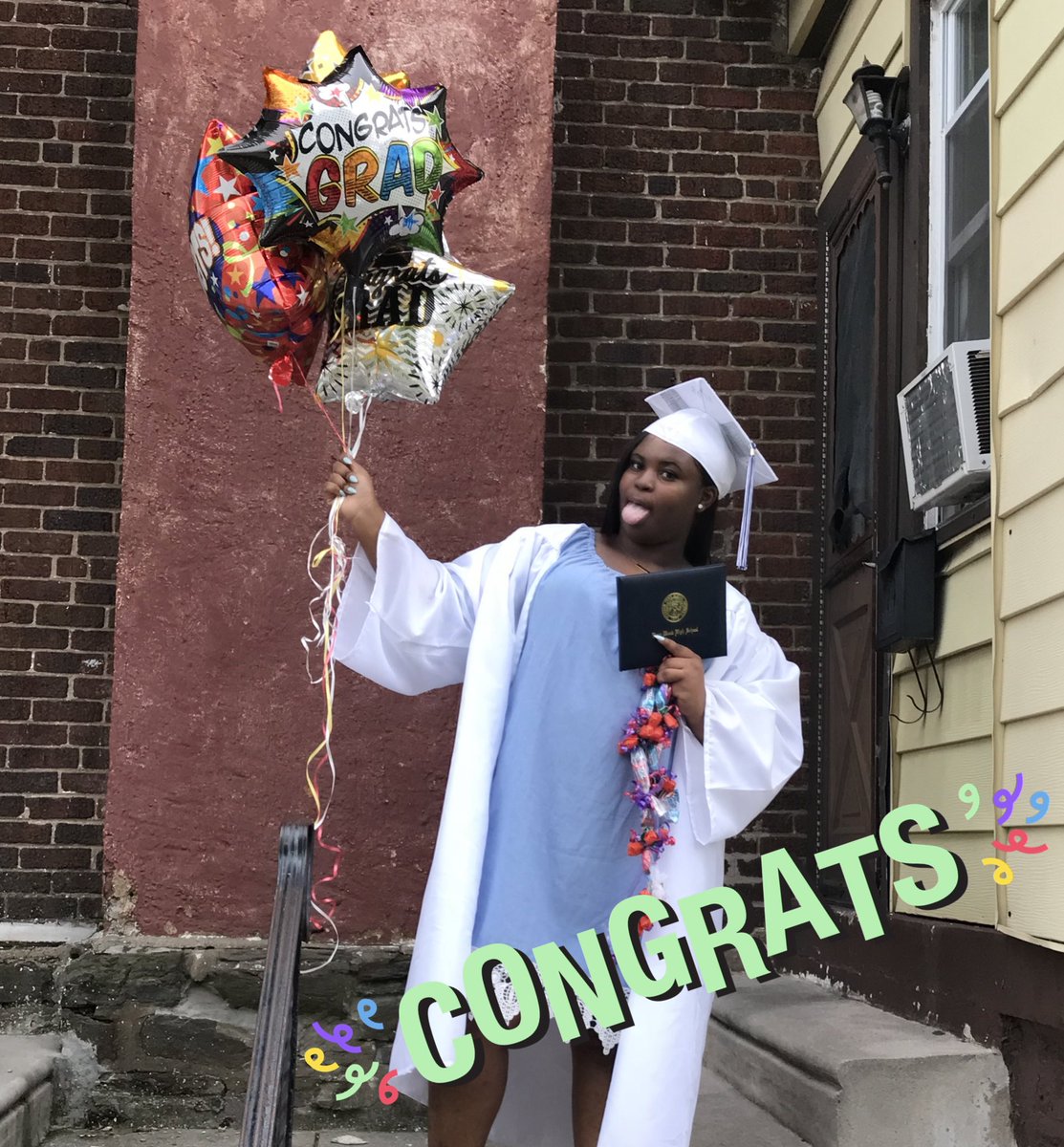 Reese_Cup_'s tweet photo. Graduated yesterday 👩🏽‍🎓🙌🏾❗️ #2K18Graduate https://t.co/4NLocIhRWz