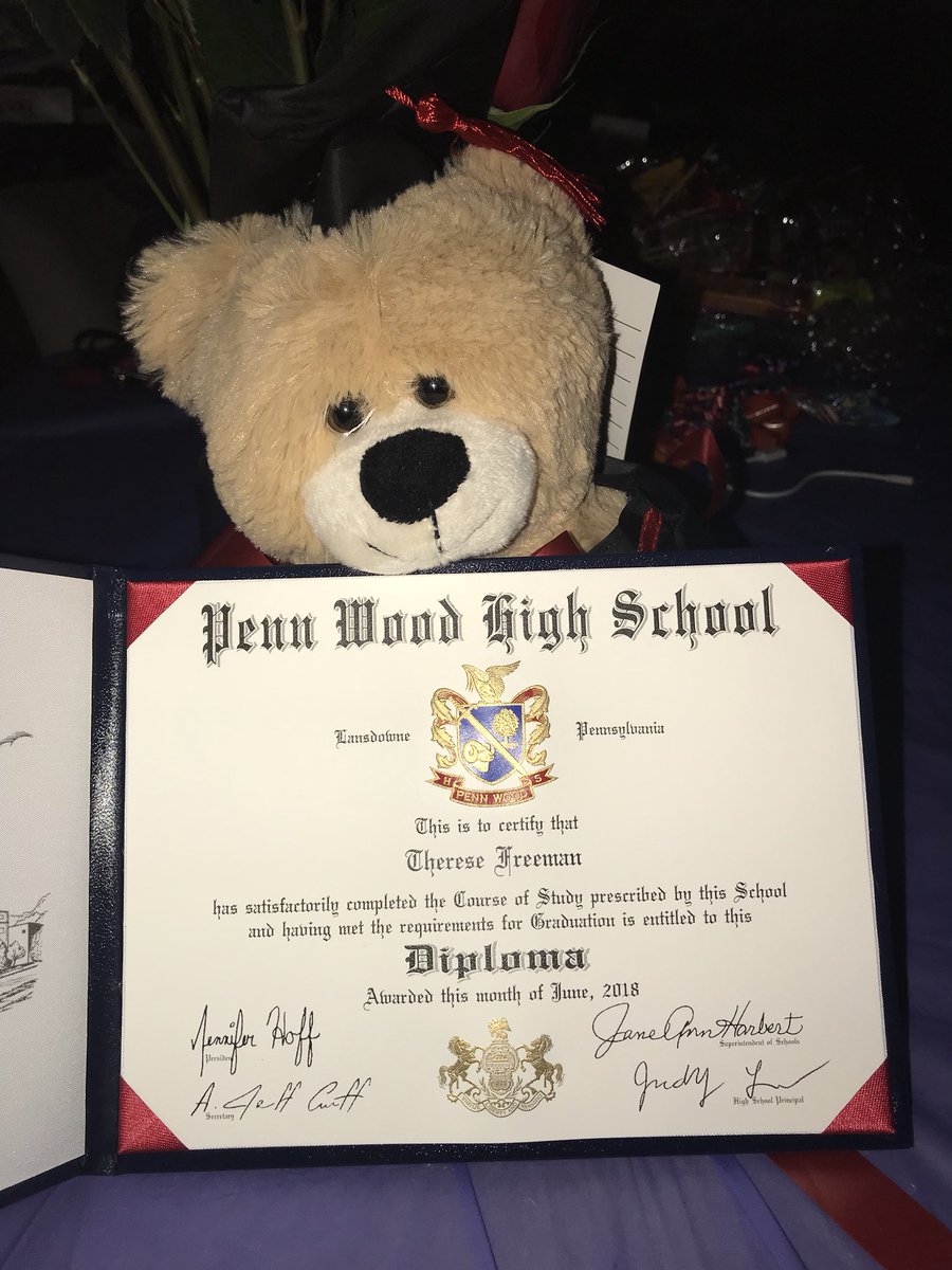 Reese_Cup_'s tweet photo. Graduated yesterday 👩🏽‍🎓🙌🏾❗️ #2K18Graduate https://t.co/4NLocIhRWz
