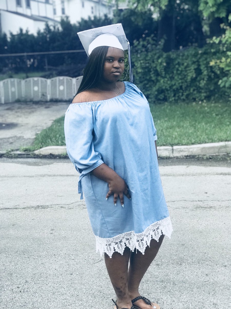 Reese_Cup_'s tweet photo. Graduated yesterday 👩🏽‍🎓🙌🏾❗️ #2K18Graduate https://t.co/4NLocIhRWz