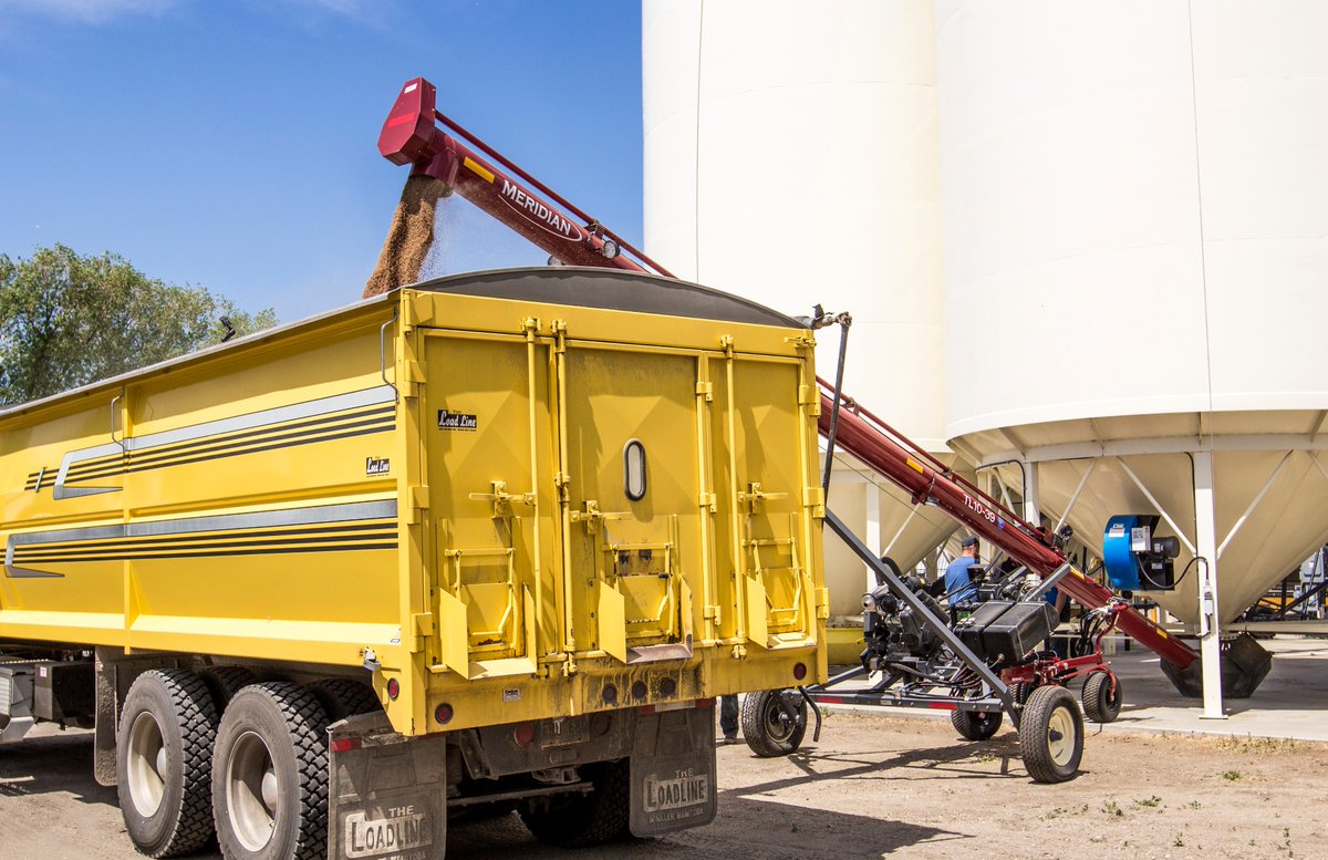 meridianmfg's tweet photo. The simple, heavy duty 4 wheel auger mover of the @MeridianAugers makes moving and setting up the auger a breeze, even for a first time user. We had a great time demoing our auger last week for our Manitoba dealers. #MovewithMeridian https://t.co/9sV4XS4QgY
