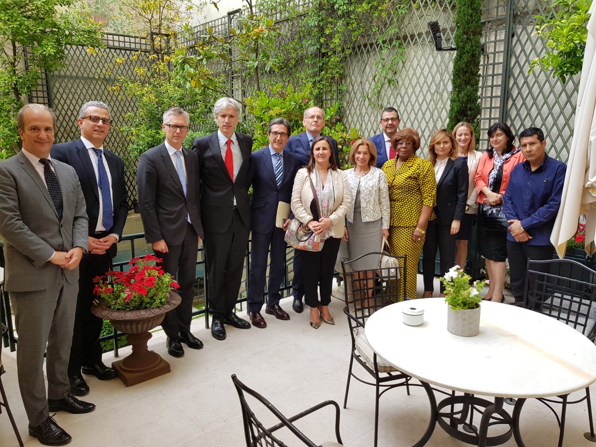 ChiquilloBarber's tweet photo. Ha sido un placer compartir el Almuerzo Diplomático organizado por @DiplomaciaESP @HotelOrfila @BMWEspana
con Embajadores, Consejeros y Cónsules de
#Jordania #Estonia #Austria #Libano #GuineaEc #Brasil #Montenegro #Eslovenia #Nicaragua, #Argentina y #Jamaica Amistad y Cooperación https://t.co/iydOR7QWHd