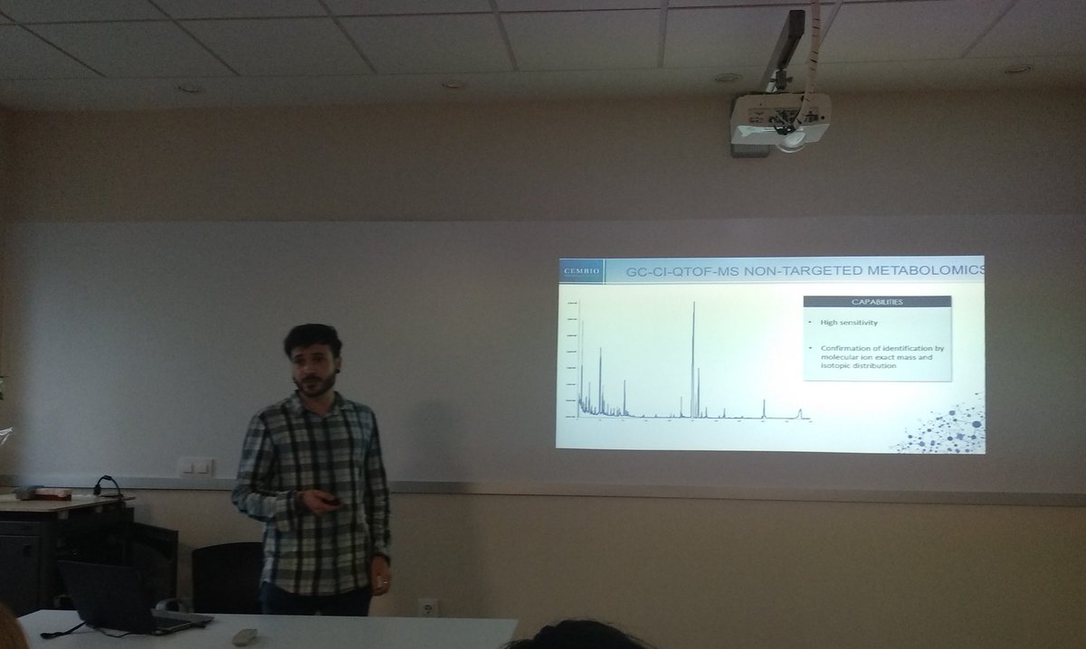 ferstolle's tweet photo. @Fernandez_MFG contribution to the workshop about #metabolomics in #STRATIGRAD @metabolomicaceu + @imperialcollege at @FarmaciaCEU @USPCEU https://t.co/fLABbqrT3S