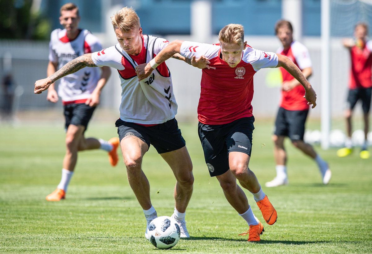 simonkjaer1989's tweet photo. Getting ready for the #WorldCup- good intensity in our first training session here in Russia. #DEN @FIFAWorldCup
(Photos by @fbbillederdk ) https://t.co/1fcufHh2Mq