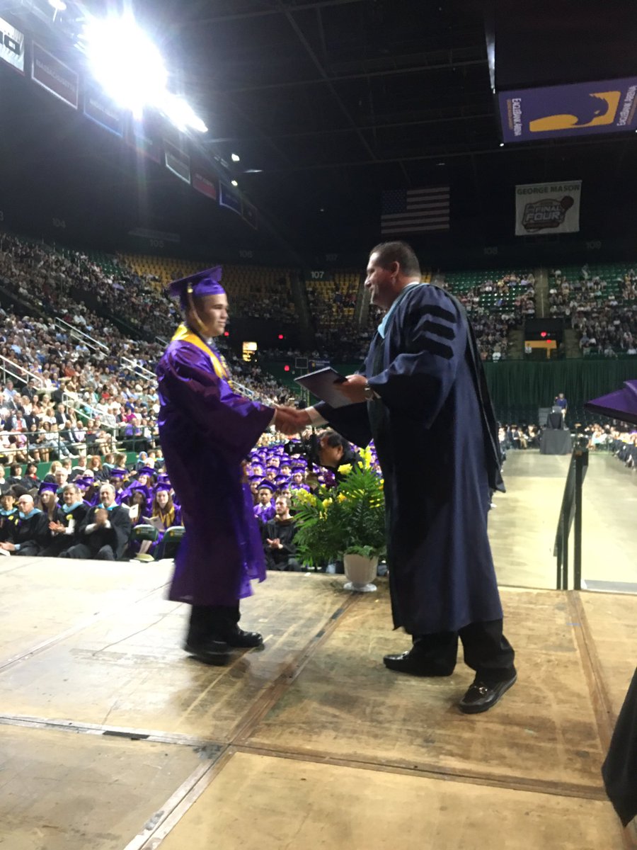 FCPSLBSS's tweet photo. Class Officer Grads! @LBSS2018 #thatstagelife #FCPSGrad18 https://t.co/mWyBzvsO9L