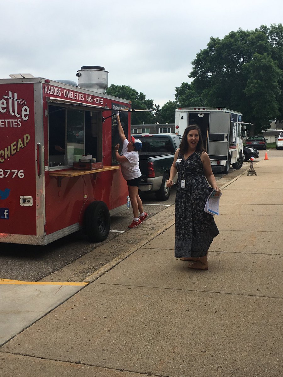 katrinamezera's tweet photo. #271learns Flex Summit = teachers teaching teachers. Food trucks = celebrate summer! https://t.co/fvQRvc5OEP
