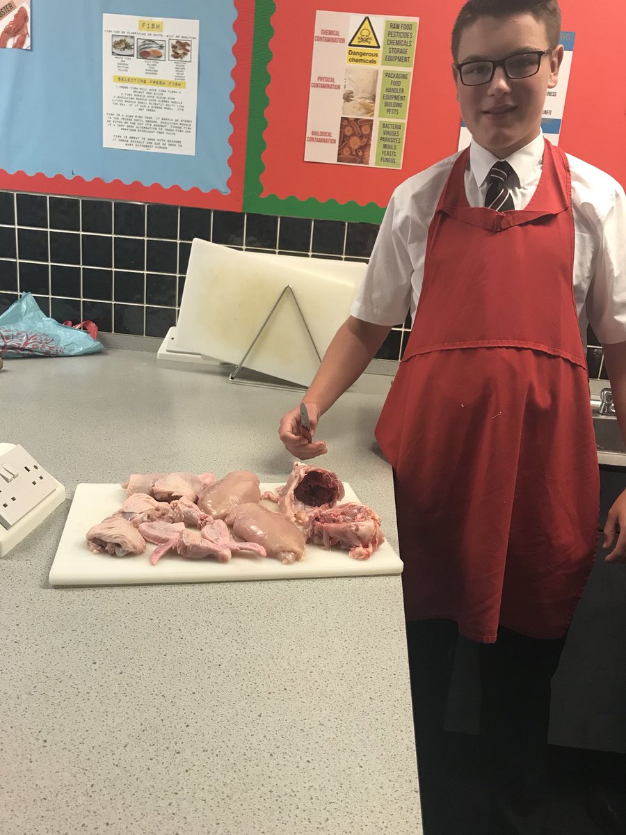 WHSteamtech's tweet image. Hospitality and Catering portioning whole chickens today #high level skills. Well done all!!