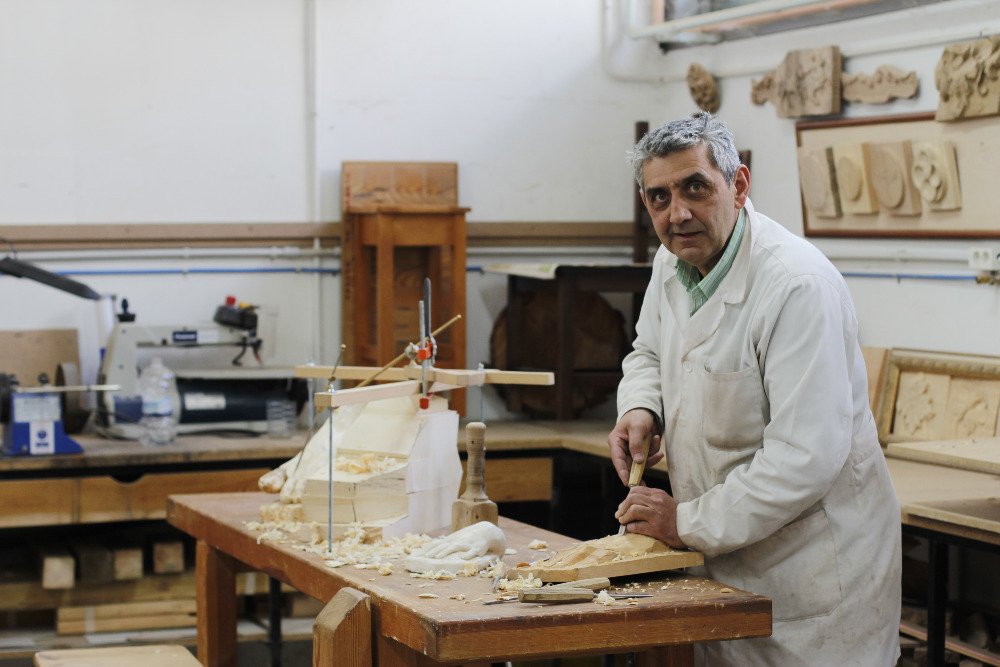 El escultor vallisoletano Miguel Angel Tapia montará su taller en #CalleMuseo4 para iniciar en la técnica del sacado de puntos, procedimiento que permite copiar con exactitud los modelos de escayola en madera mediante el uso de un instrumento articulado de varillas metálicas