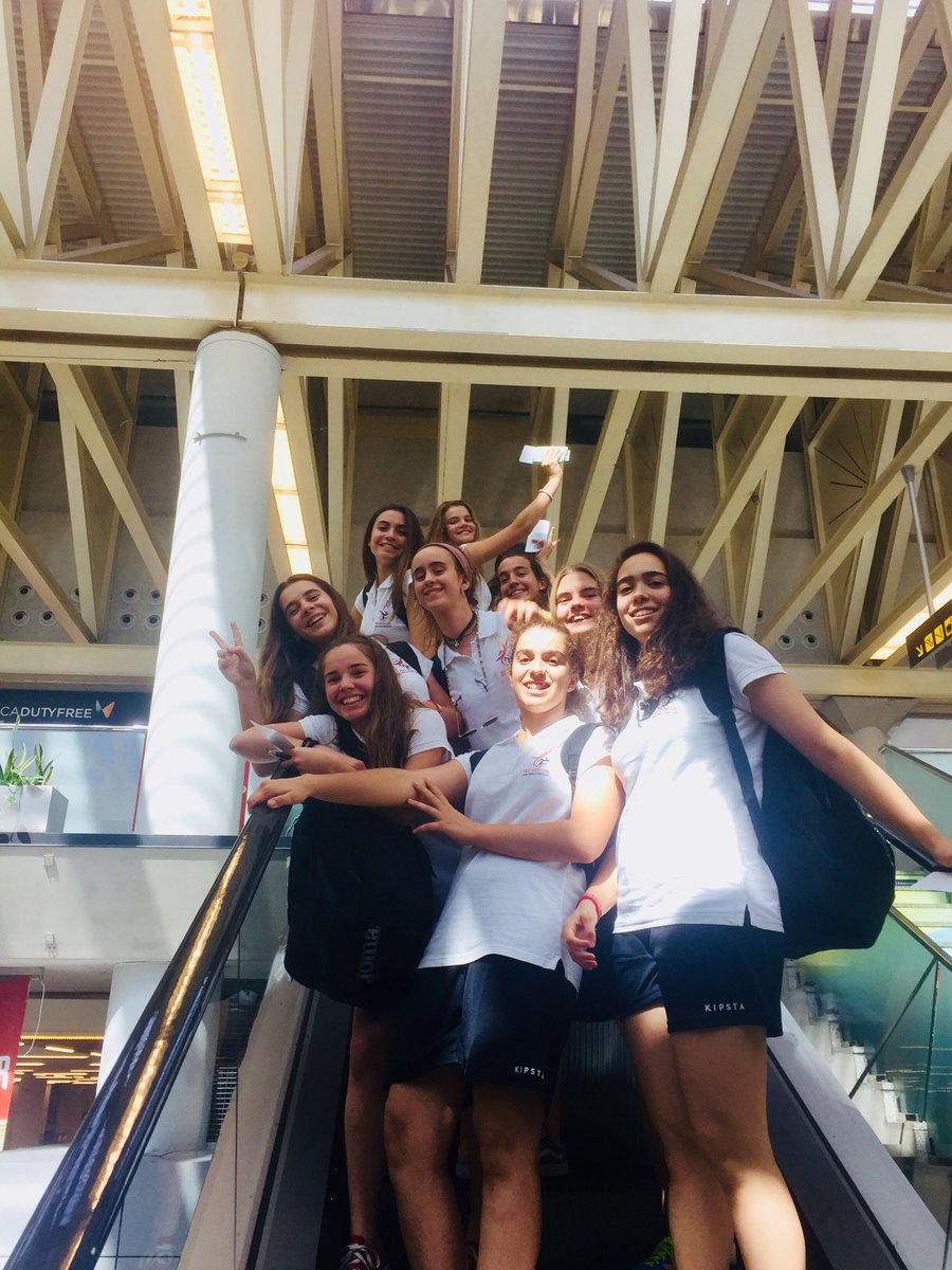 cabreti_11's tweet photo. Cide ja posa rumb a Castelló on es disputa el campionat d’Espanya Cadet femení #CafeBou #Volleyball @RFEVB https://t.co/lC3EhMw7Iv