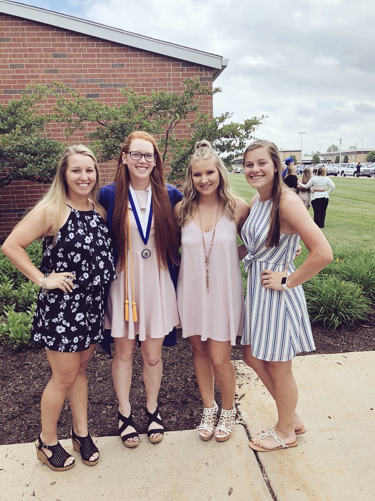 laura_reau's tweet photo. Happy birthday Syd😊 I hope you have a great day!! Love you💓💓 @sydmotylinski https://t.co/Um1anPsOXK